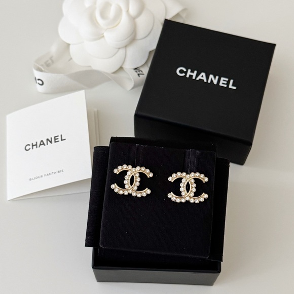 EUC Chanel CC Earrings 21K - Picture 1 of 11